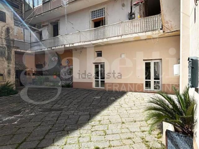 Appartamento in vendita di 119 m² in Via F. de Simone