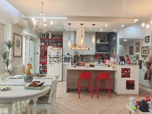 Appartamento in vendita di 107 m² in Via Festo Porzio, 8