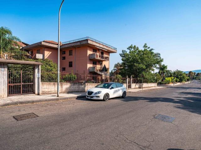 Appartamento in vendita di 119 m² in Via Salvatore Calandruccio, 13