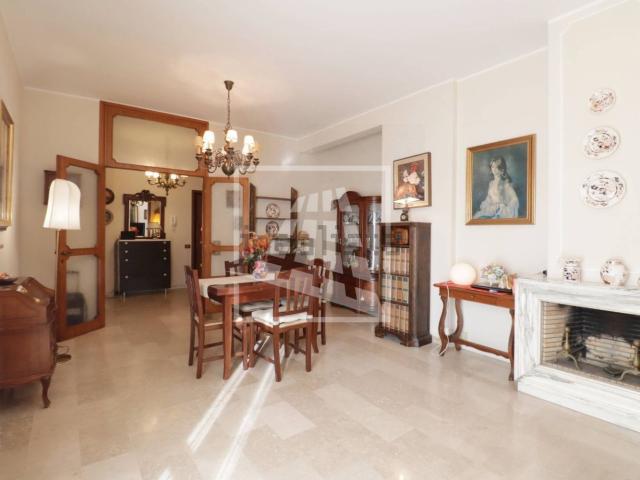 Appartamento in vendita di 119 m² in Via Rossena