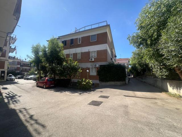 Appartamento in vendita di 120 m² in Traversa I Croce di Piperno, 42