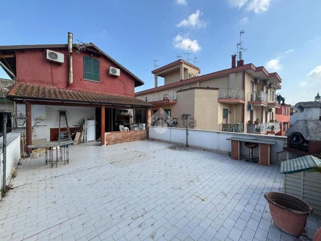 Appartamento in vendita di 120 m² in Via Conte Mirabelli, 125