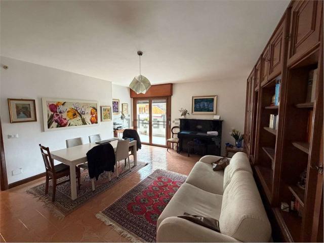 Appartamento in vendita di 120 m² in Via Caterina Percoto, 8