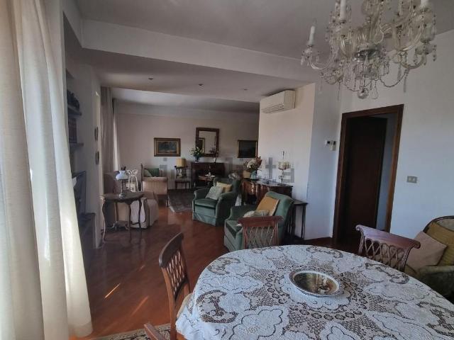 Appartamento in vendita di 120 m² in Via Calzabigi