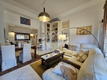 Appartamento in vendita di 120 m² in Via Carlo Alberto Sarteschi, 54033