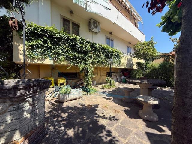 Appartamento in vendita di 120 m² in Via Cesare Pavese