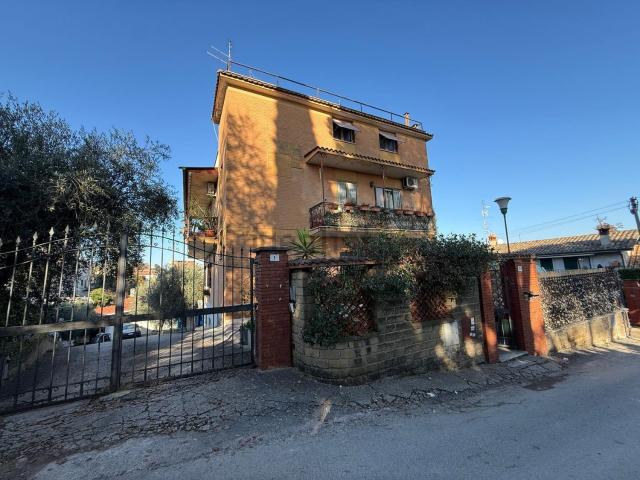Appartamento in vendita di 120 m² in Via Cesena, 3