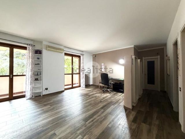 Appartamento in vendita di 120 m² in Via Circonvallazione, 75