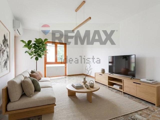 Appartamento in vendita di 120 m² in Via A. Villa, 8