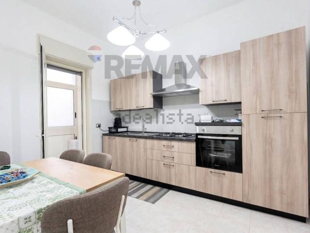 Appartamento in vendita di 120 m² in Via Ammiraglio Caracciolo, 6