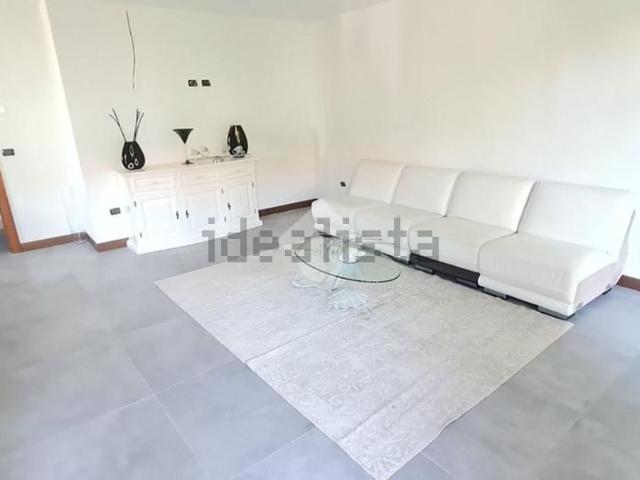 Appartamento in vendita di 120 m² in Via Antonio Locatelli, 1