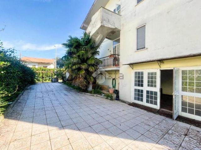 Appartamento in vendita di 120 m² in Via Antonio Ongaro, 20