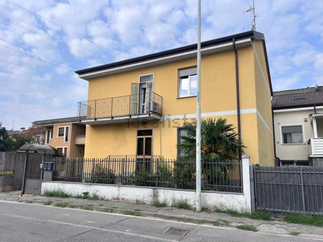 Appartamento in vendita di 120 m² in Via Adua, 61