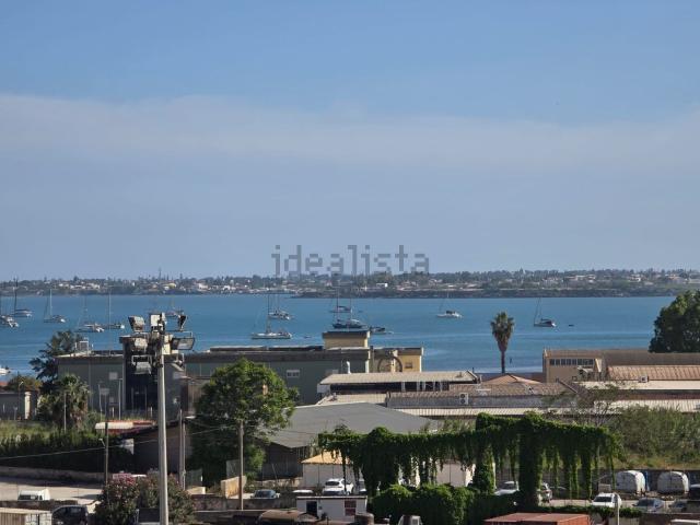 Appartamento in vendita di 120 m² in Via Adda, 33