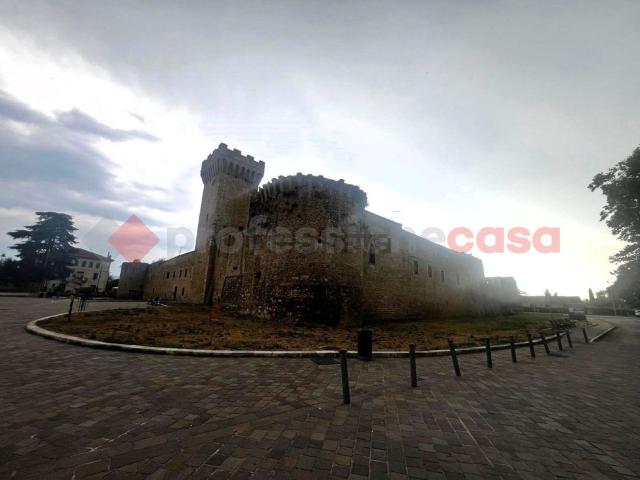 Appartamento in vendita di 120 m² in Via Albornoz