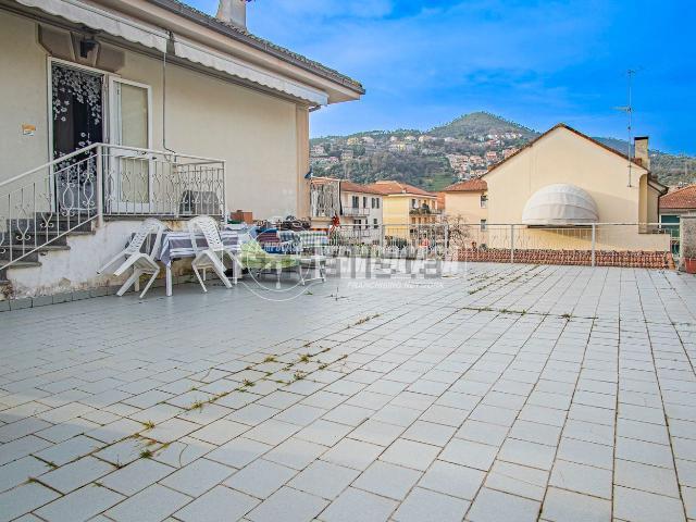 Appartamento in vendita di 120 m² in Via Alcide de Gasperi