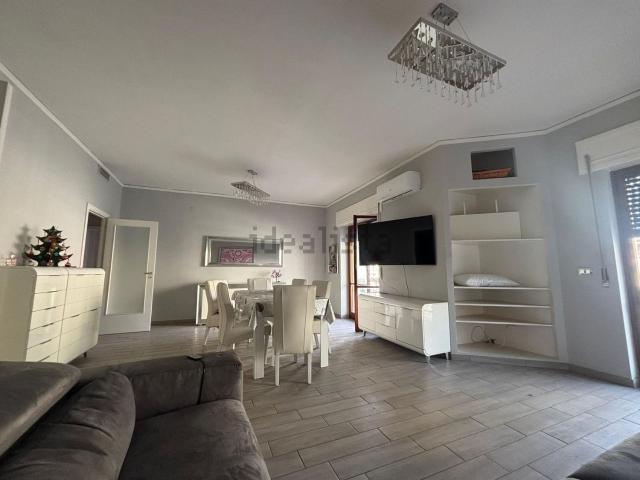 Appartamento in vendita di 120 m² in Via Alessandro Manzoni