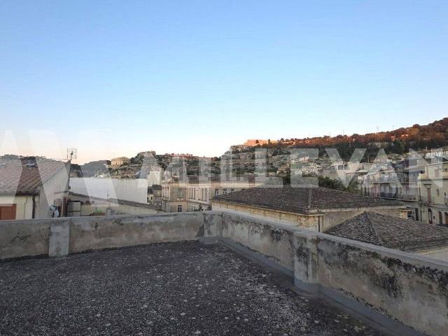 Appartamento in vendita di 120 m² in Via Bixio