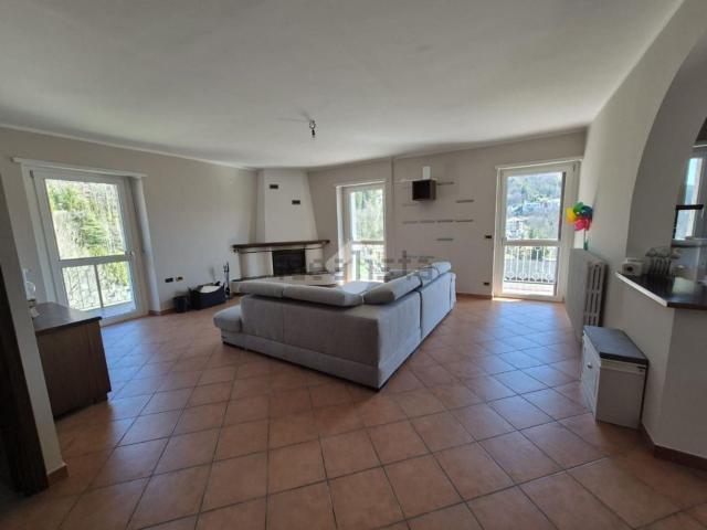 Appartamento in vendita di 120 m² in Via Biolai, 11
