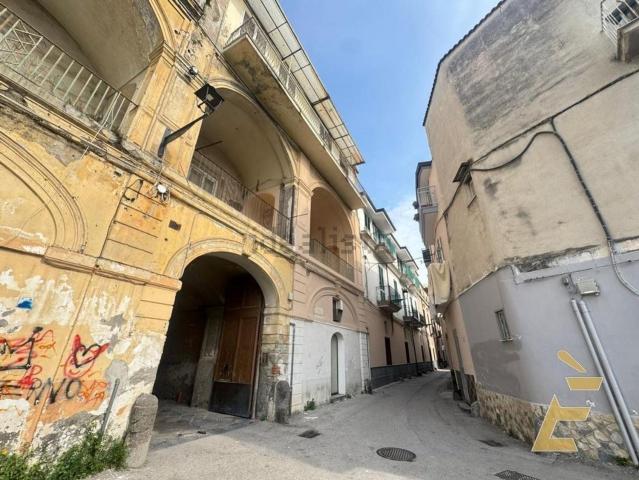 Appartamento in vendita di 120 m² in Via Gaetano Caporale, 3