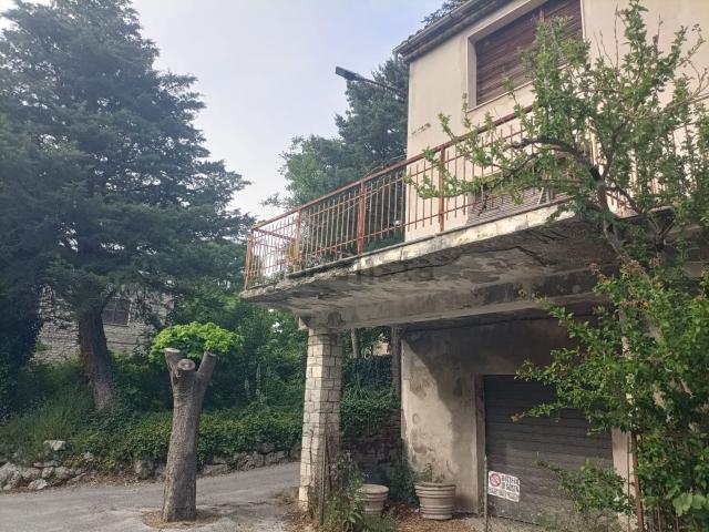 Appartamento in vendita di 120 m² in Frazione Valtreara, 14