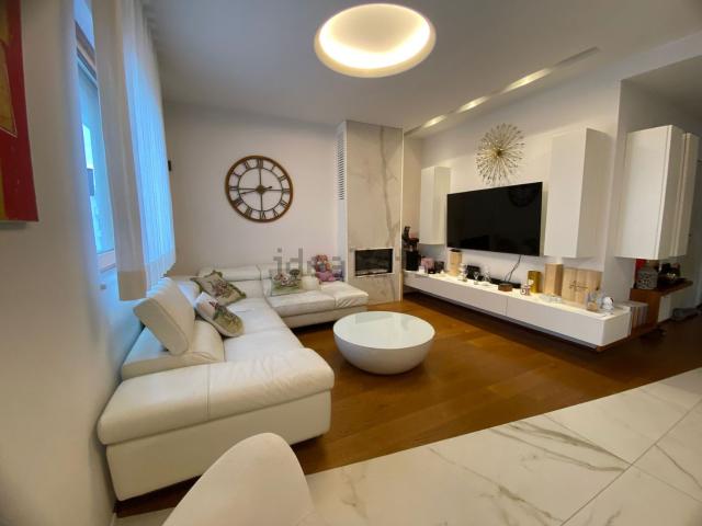 Appartamento in vendita di 120 m² in Via Giuseppe Cosenza