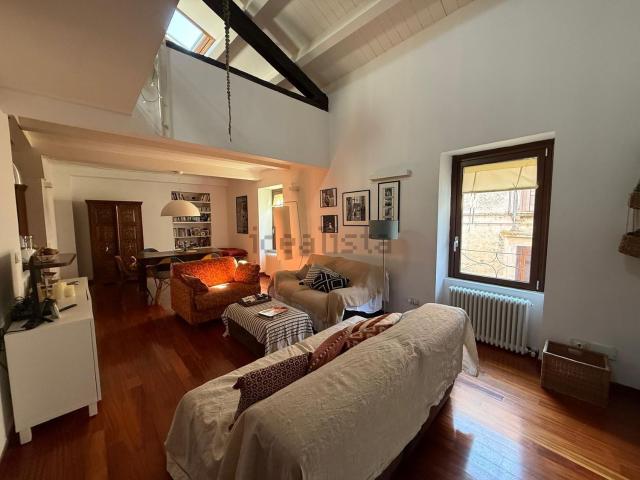 Appartamento in vendita di 120 m² in Via Giuseppe Poerio, 66