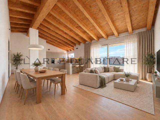 Appartamento in vendita di 120 m² in Via Giacomo Matteotti, 1