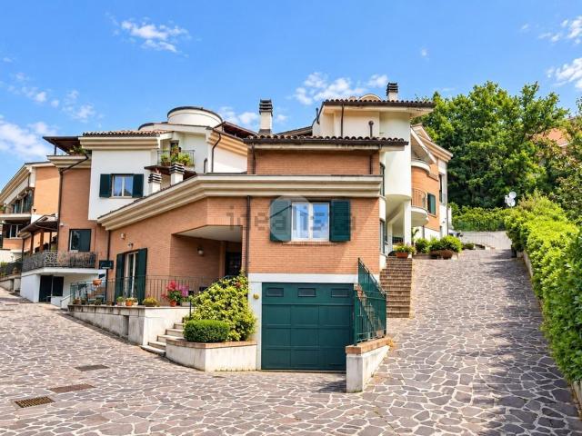 Appartamento in vendita di 120 m² in Via Gianni di Venanzo, 13