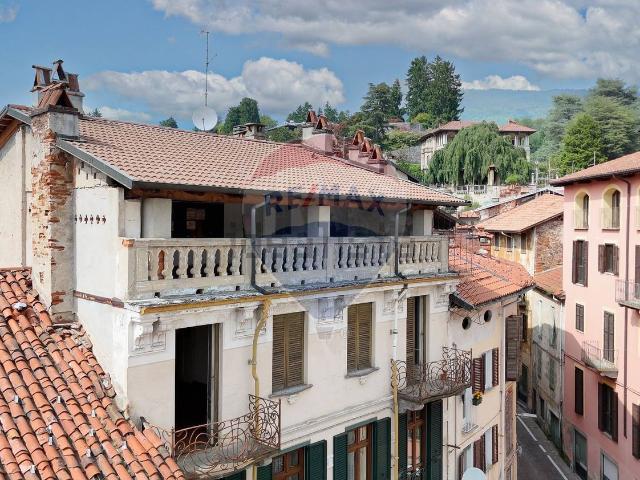 Appartamento in vendita di 120 m² in Via Giovanni Battista Bonesio, 1