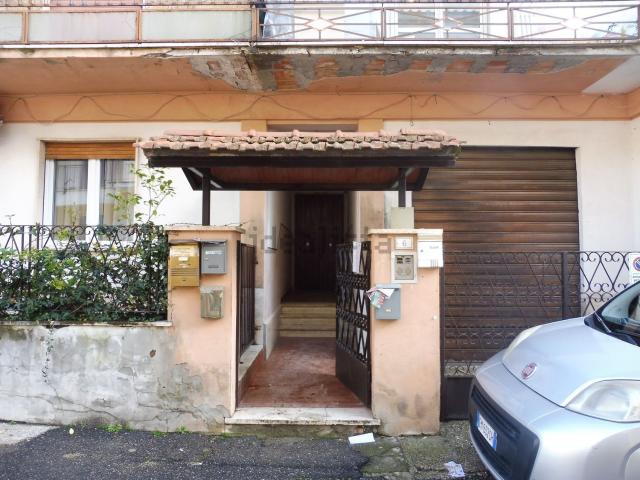 Appartamento in vendita di 120 m² in Via Giovanni Pascoli