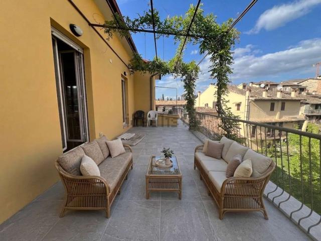 Appartamento in vendita di 120 m² in Via Guido da Spoleto, 4