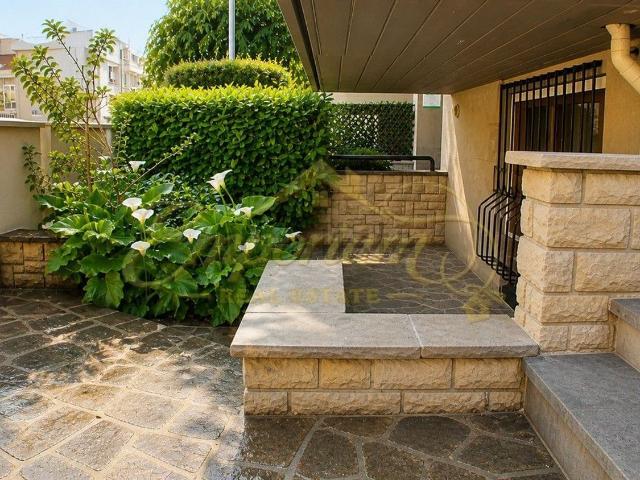 Appartamento in vendita di 120 m² in Via Guido Dainelli
