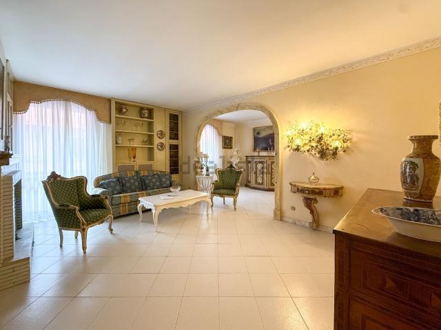Appartamento in vendita di 120 m² in Via da Verrazzano