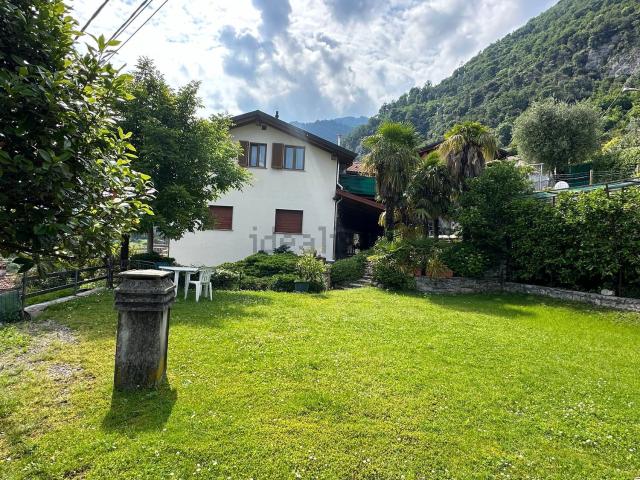 Appartamento in vendita di 120 m² in Via degli Alpini, 35