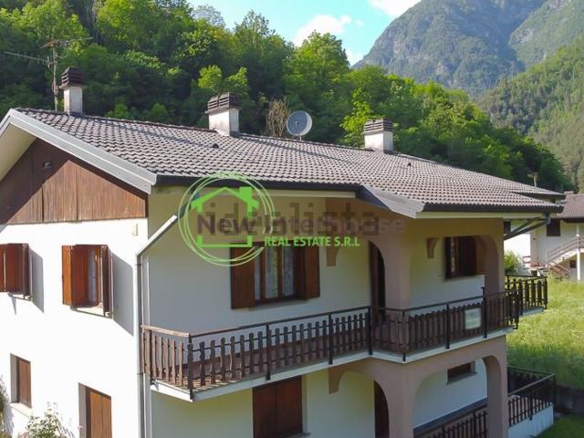 Appartamento in vendita di 120 m² in Via Dei Chiamp, 2