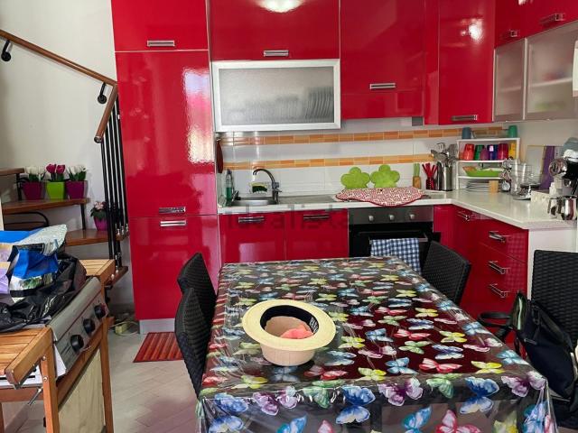 Appartamento in vendita di 120 m² in Via dei Giacinti, 2
