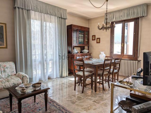 Appartamento in vendita di 120 m² in Via del Lago, 8