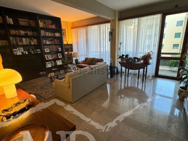 Appartamento in vendita di 120 m² in Via del Pino