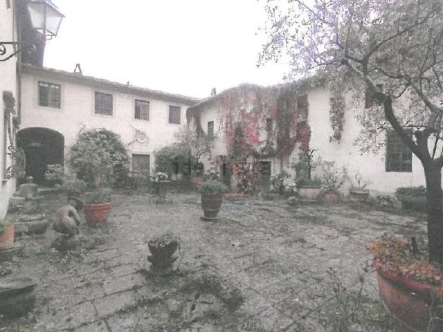 Appartamento in vendita di 120 m² in Via della Fattoria