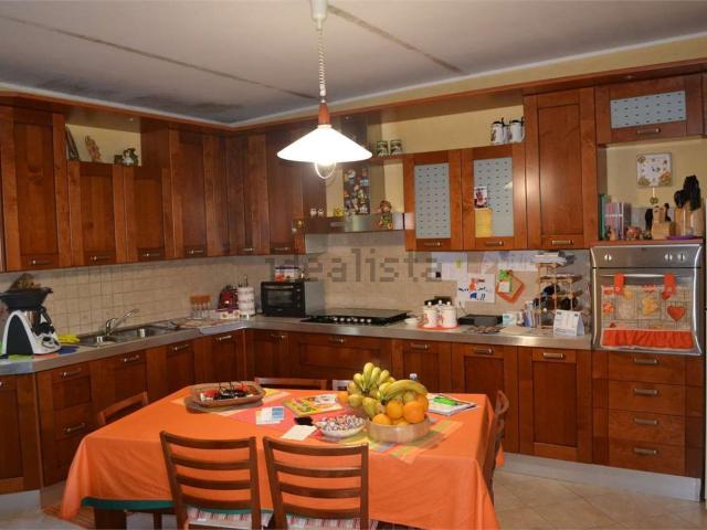 Appartamento in vendita di 120 m² in Via della Stazione, 39
