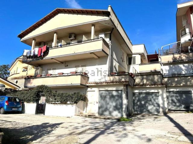 Appartamento in vendita di 120 m² in Via della Tota, 157