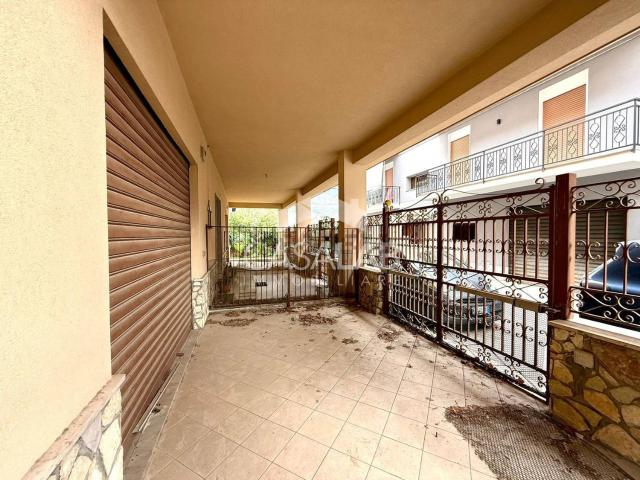 Appartamento in vendita di 120 m² in Via delle Alpi, 5