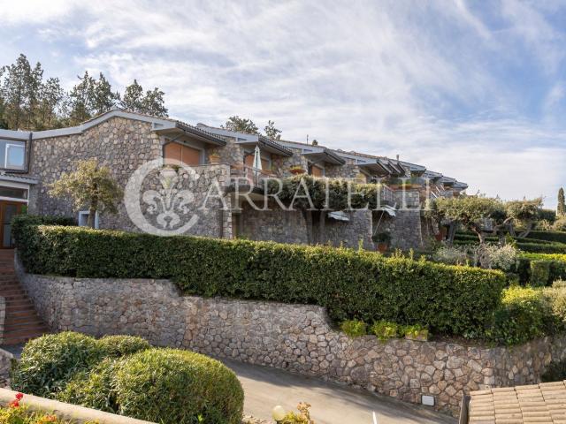 Appartamento in vendita di 120 m² in Via delle Azalee, 17