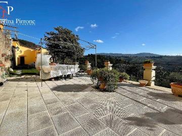 Appartamento in vendita di 120 m² in Via di Capornia, 18