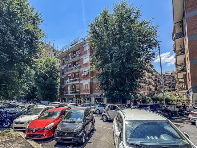 Appartamento in vendita di 120 m² in Via di Donna Olimpia
