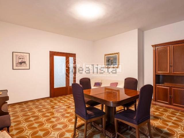 Appartamento in vendita di 120 m² in Via Enrico Mattei