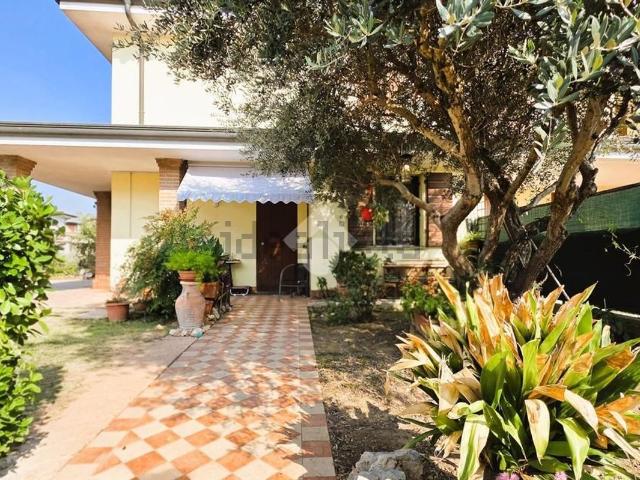 Appartamento in vendita di 120 m² in Via Edmondo De Amicis, 15