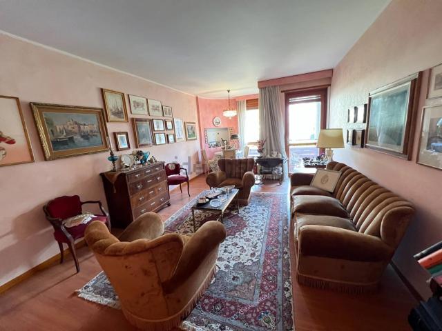 Appartamento in vendita di 120 m² in Via F. Parri