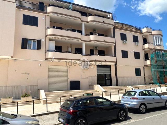 Appartamento in vendita di 120 m² in Via Ferdinando 1° d&apos Aragona, 125